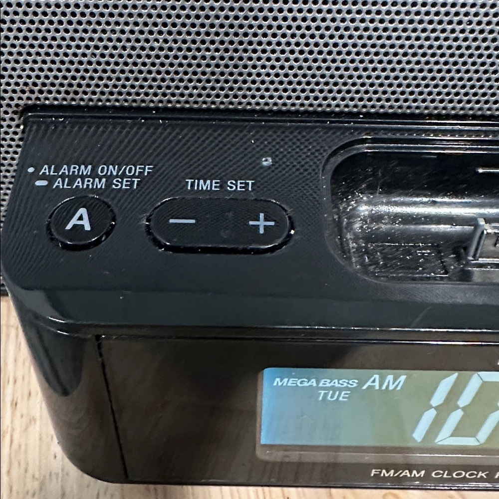 Dream Machine Sony ICF-CS10iP FM Clock Radio ipod Iphone Dock No Remote - Picture 2 of 15